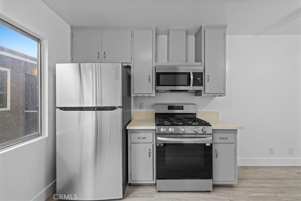 853 W 23rd St #853-2 - Photo 4 of 18