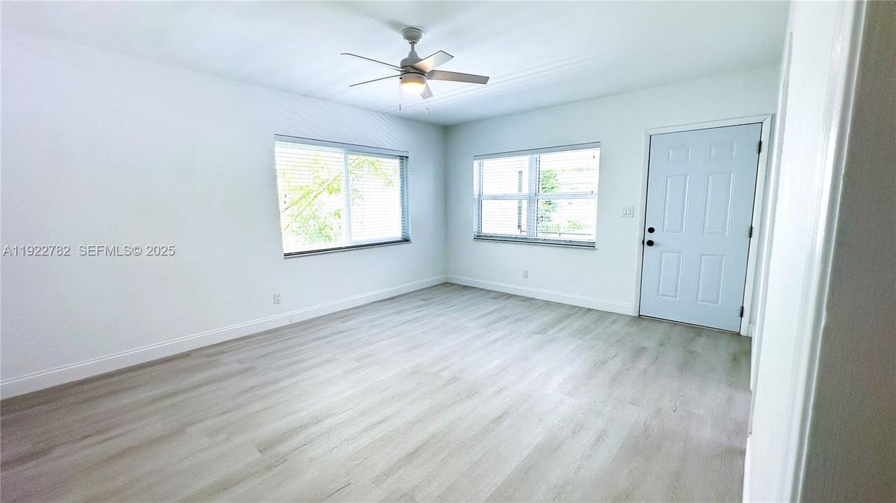 2240 Sw 16th Ct #2240U - Photo 5 of 22