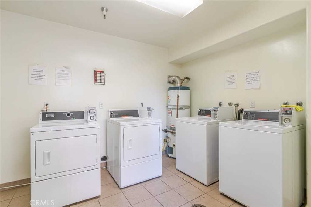 1466 Tamarind Ave #1466-103 - Photo 5 of 17