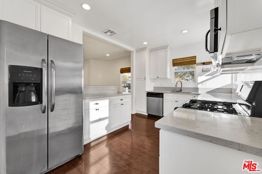 6323 Farmdale Ave #6323 - Photo 5 of 28