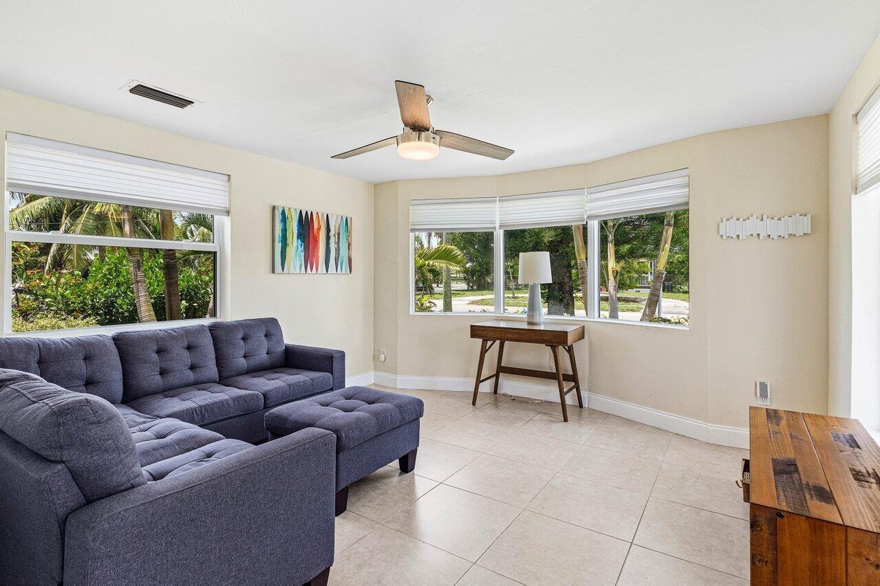 123 Nw 6th Ave #123 - Photo 3 of 24