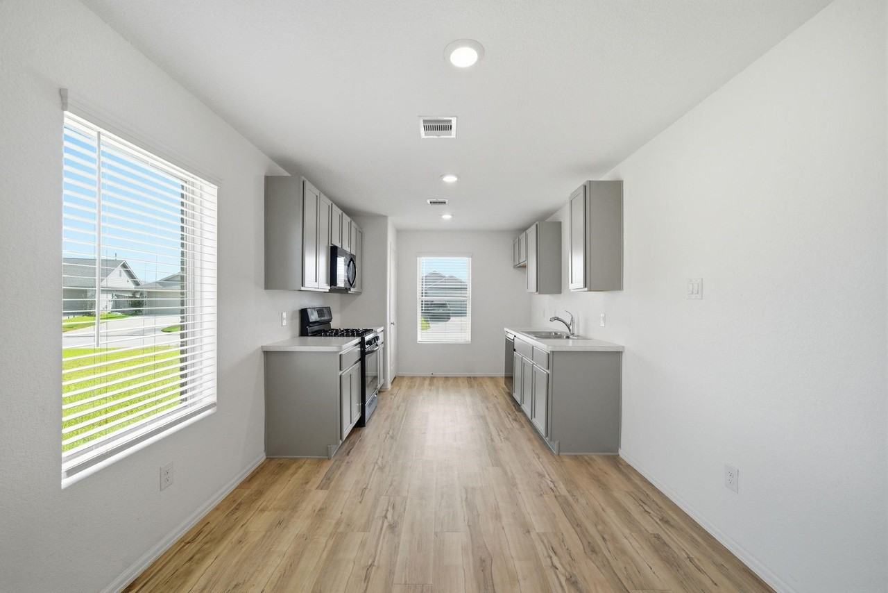 26726 Wilderye Cove Ln #26726 - Photo 6 of 14