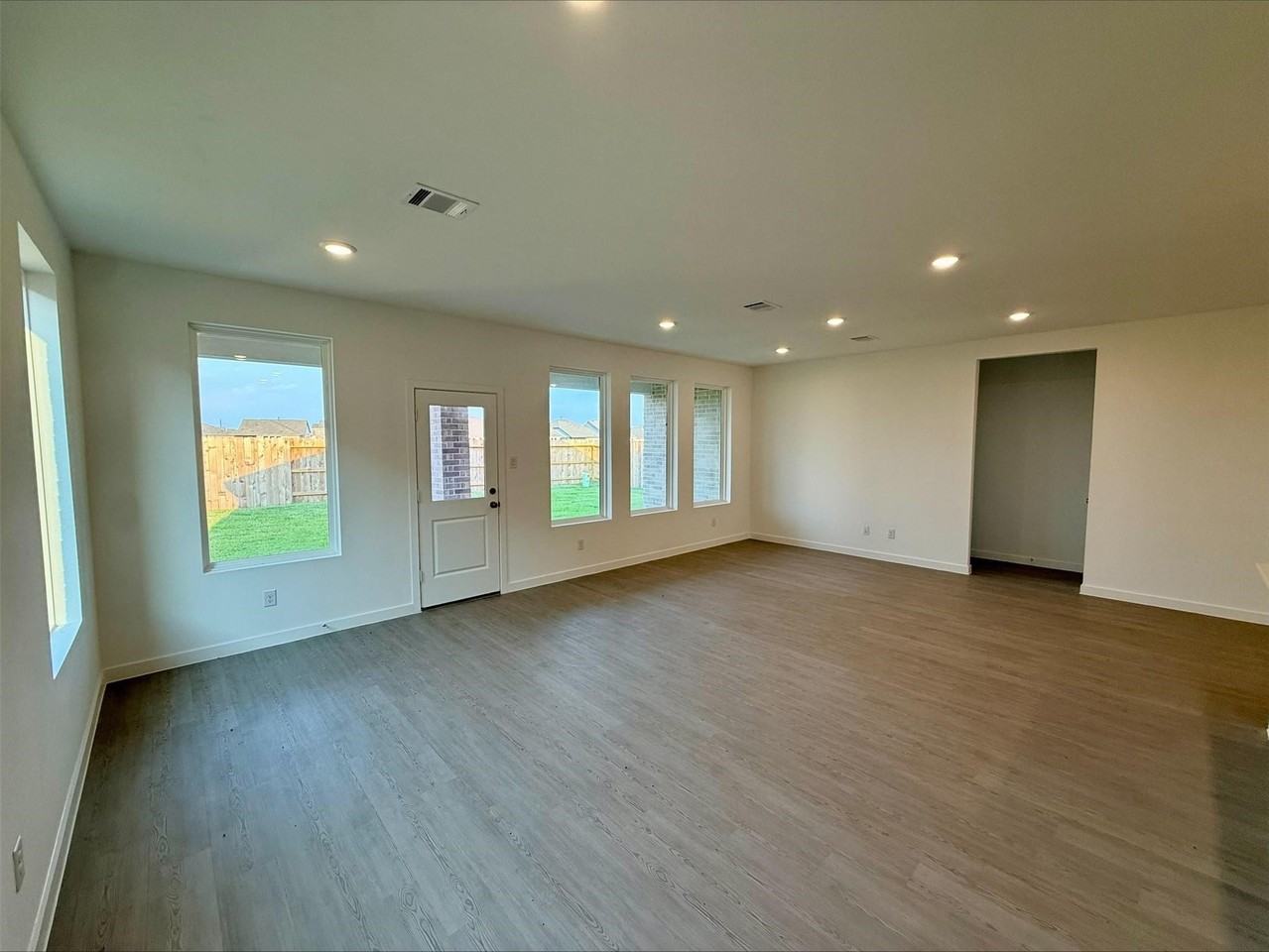 6427 Seafoam Lake Dr #6427 - Photo 4 of 44