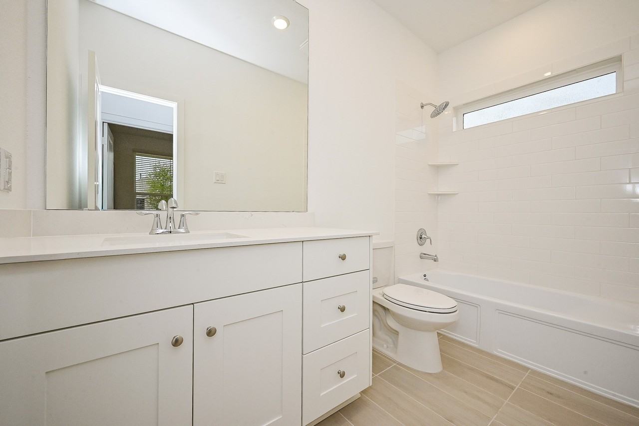 6427 Seafoam Lake Dr #6427 - Photo 7 of 44