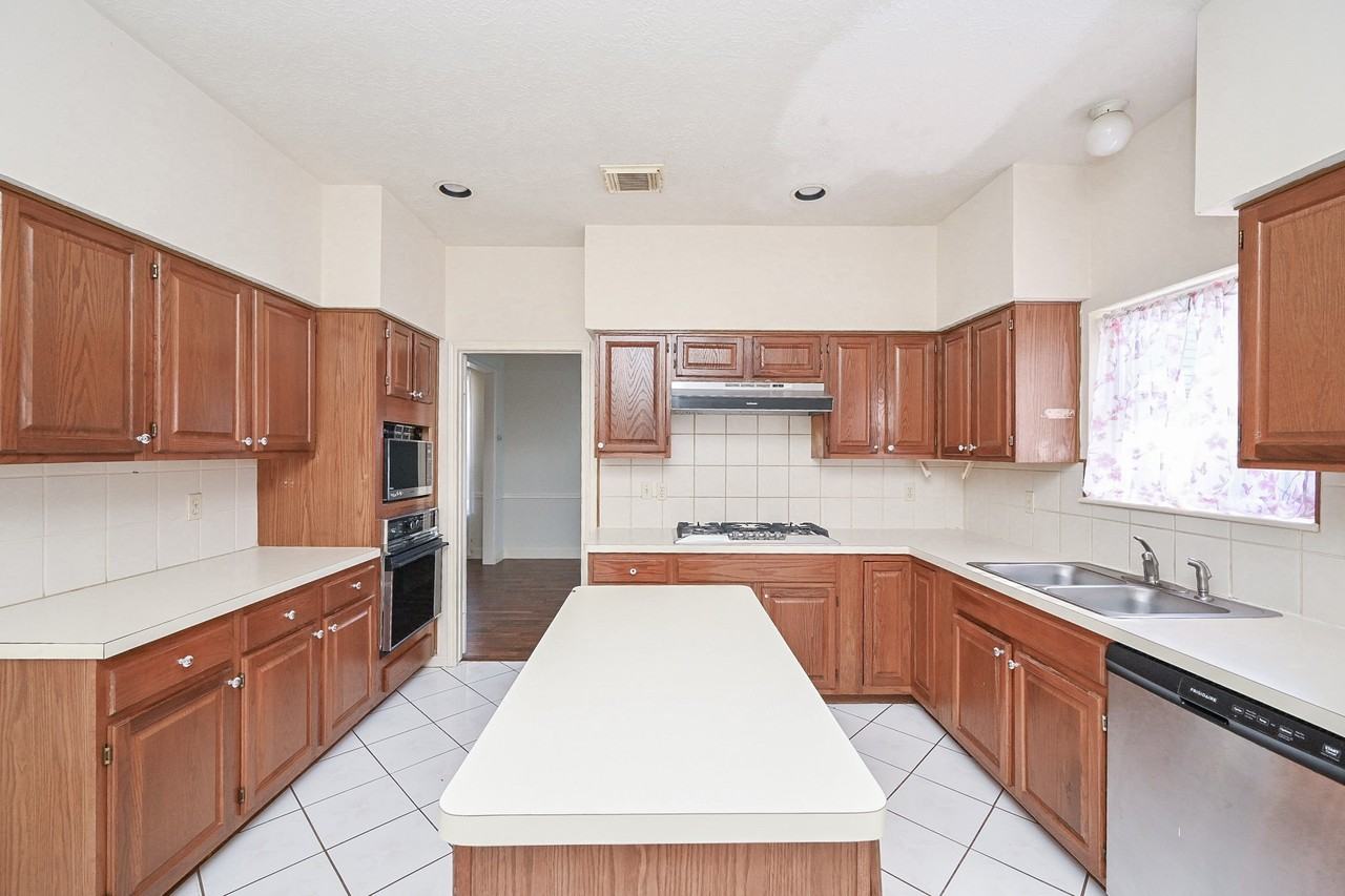 9731 New Kent Dr #9731 - Photo 2 of 25