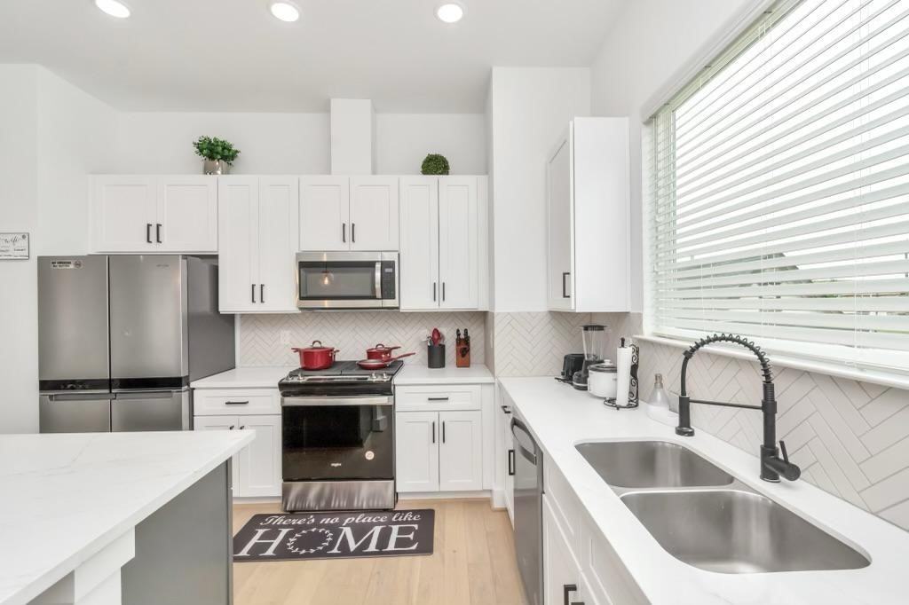 2722 Anita St #2722 - Photo 5 of 36