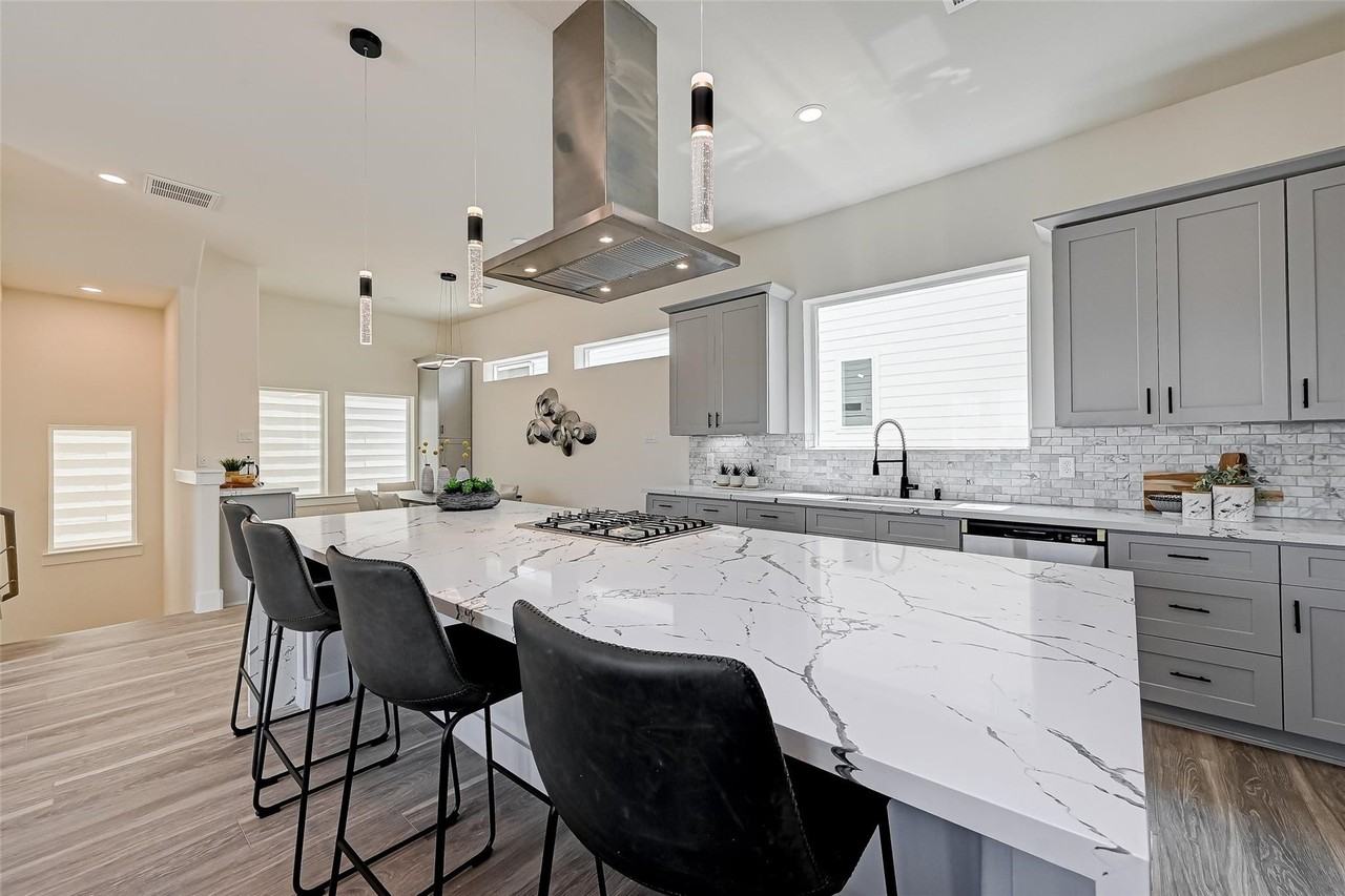 2905 Nagle St #2905 - Photo 2 of 41