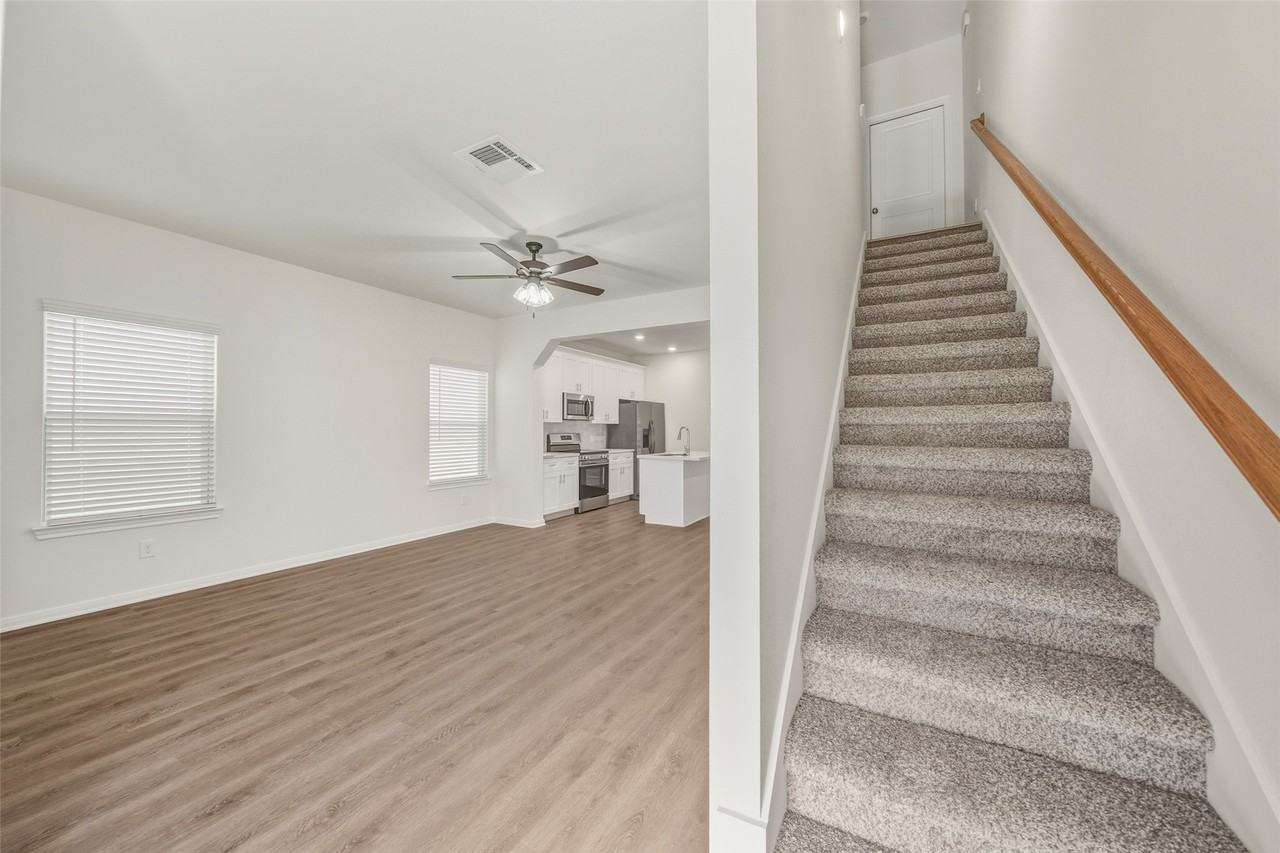 714 W Dallas St #714 - Photo 5 of 19