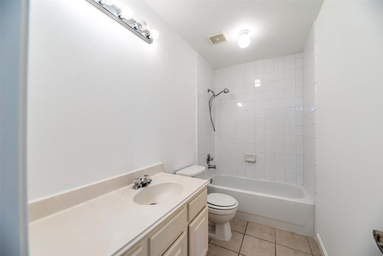 26115 Cypresswood Dr #26115 - Photo 5 of 8