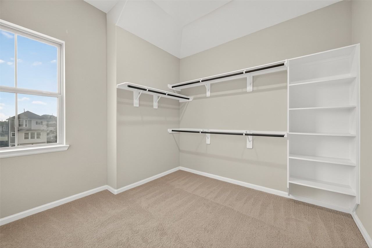 2009 Kirby Landing Dr #2009 - Photo 4 of 40