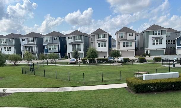 2009 Kirby Landing Dr #2009 - Photo 5 of 40