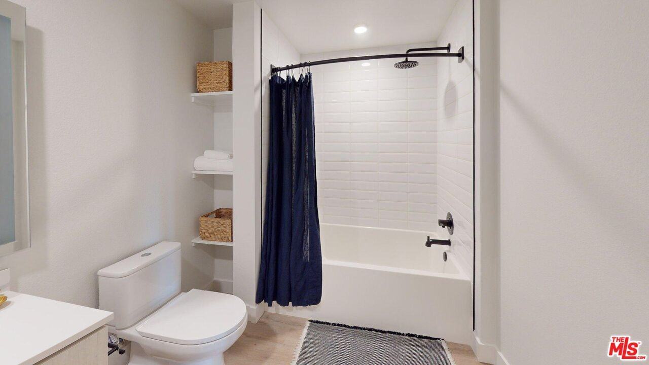 250 E Broadway #250-604 - Photo 3 of 8