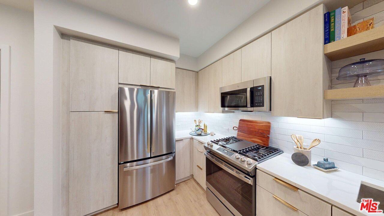 250 E Broadway #250-604 - Photo 7 of 8