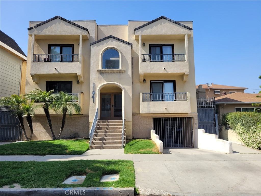 11041 La Maida St #11041-8 - Photo 5 of 13