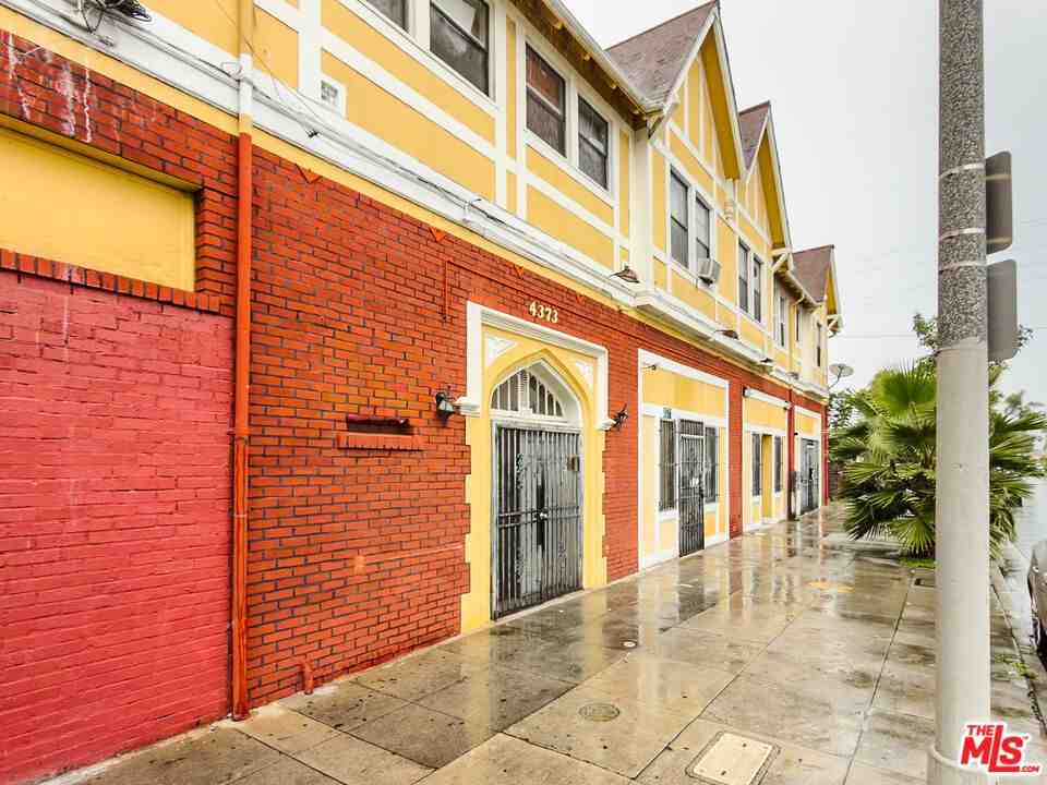 4367 S Van Ness Ave #4367-4 - Photo 2 of 18