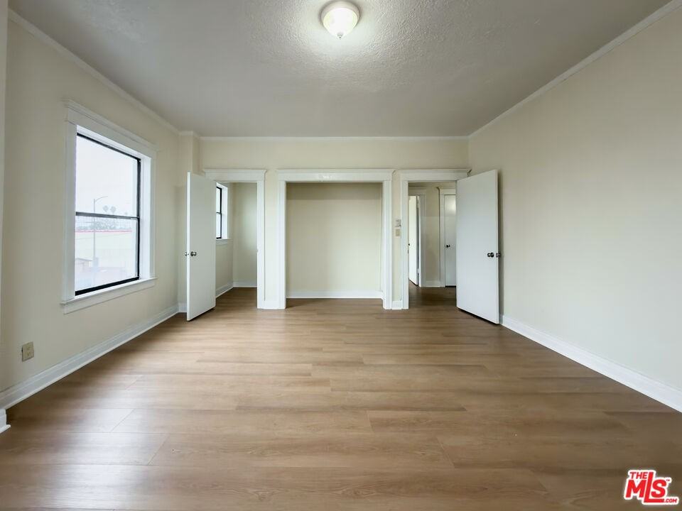 4367 S Van Ness Ave #4367-4 - Photo 5 of 18