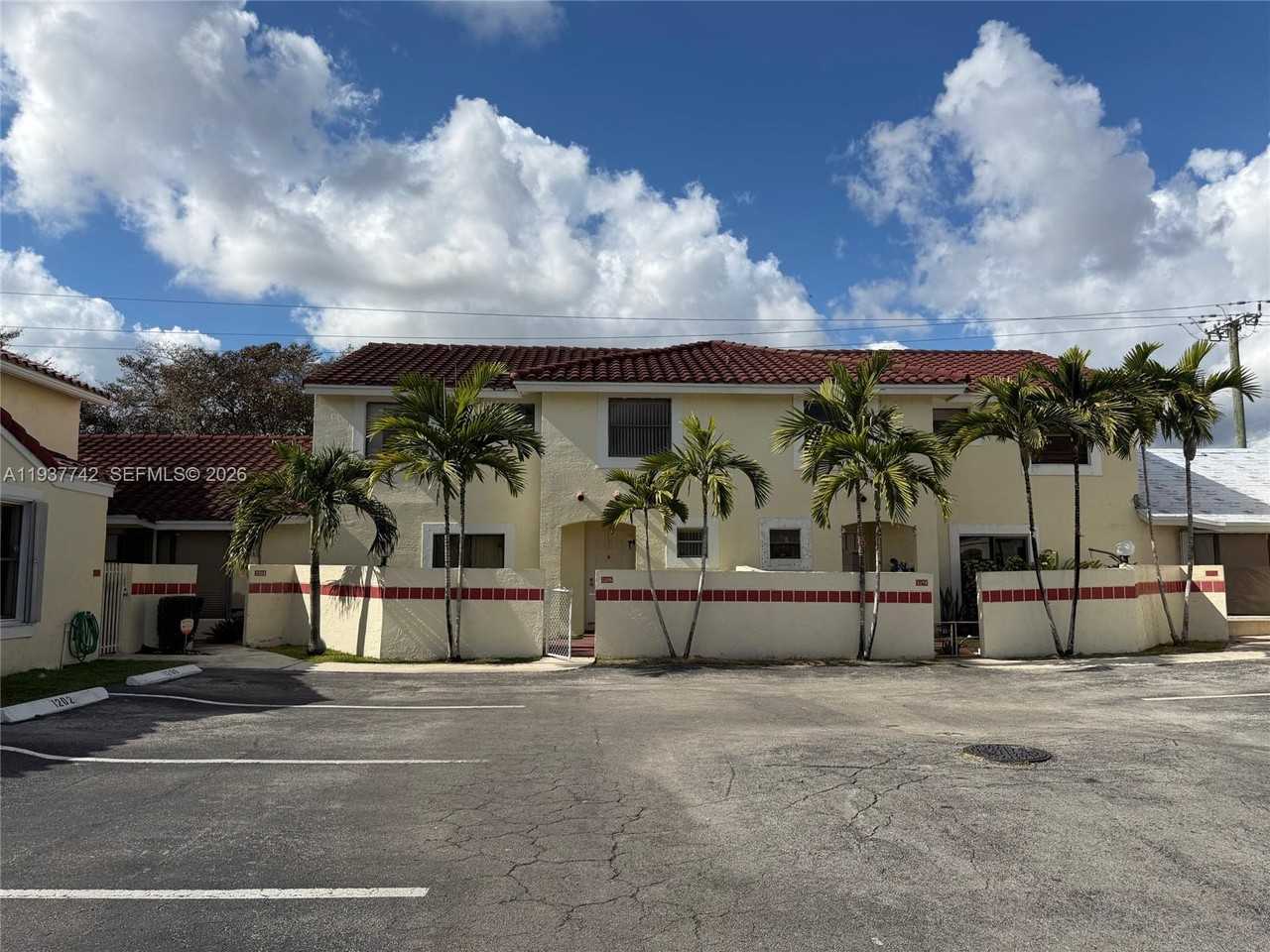 1206 San Remo Cir #1206 - Photo 3 of 35