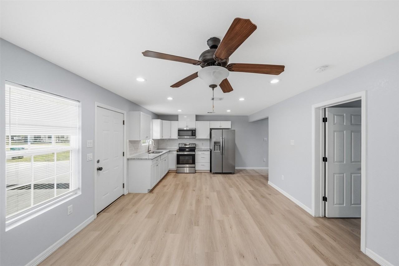 8595 Parkway Dr #8595B - Photo 3 of 23