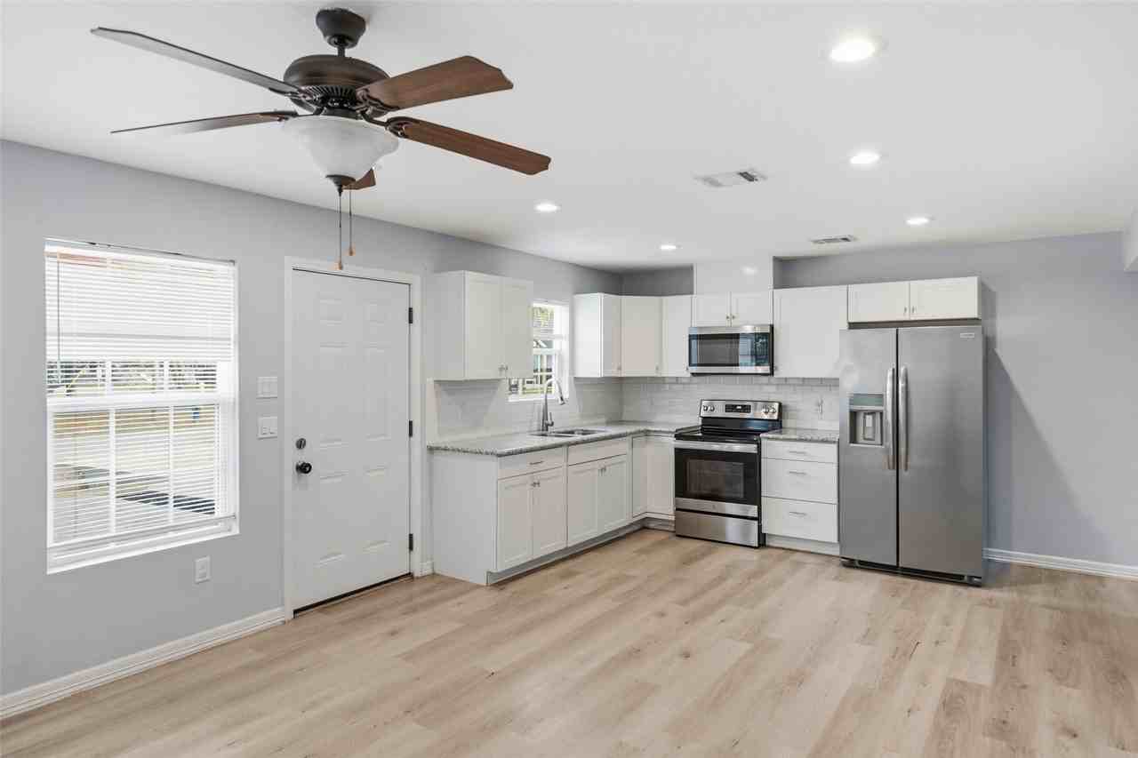 8595 Parkway Dr #8595B - Photo 4 of 23