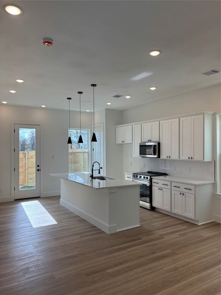 1464 Ferguson Way #1464A - Photo 2 of 9