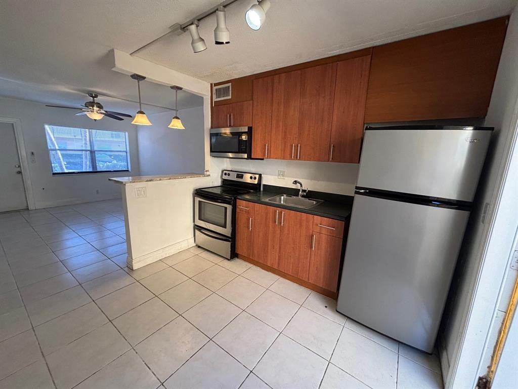 4061 N Dixie Hwy #4061-17 - Photo 4 of 14