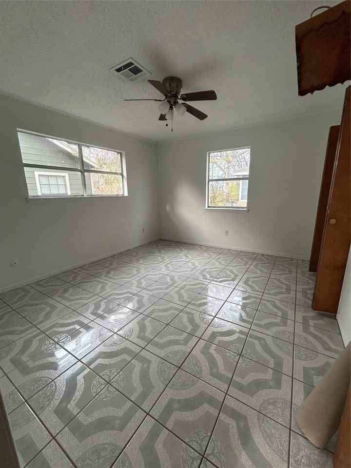 1710 N Avenue H #1710 - Photo 4 of 17