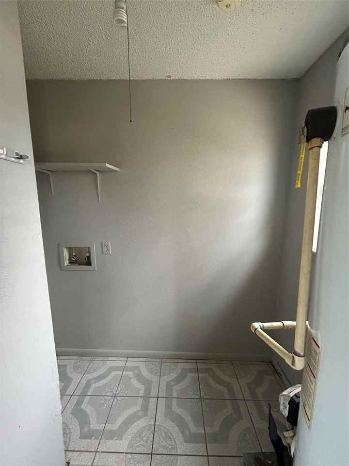 1710 N Avenue H #1710 - Photo 5 of 17