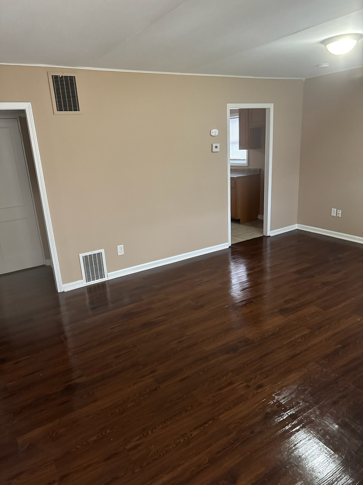 1905 Sheffield St #1 - Photo 2 of 8