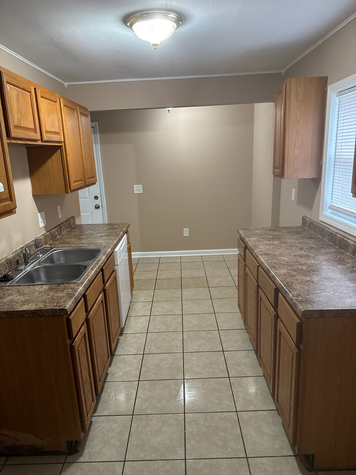 1905 Sheffield St #1 - Photo 5 of 8