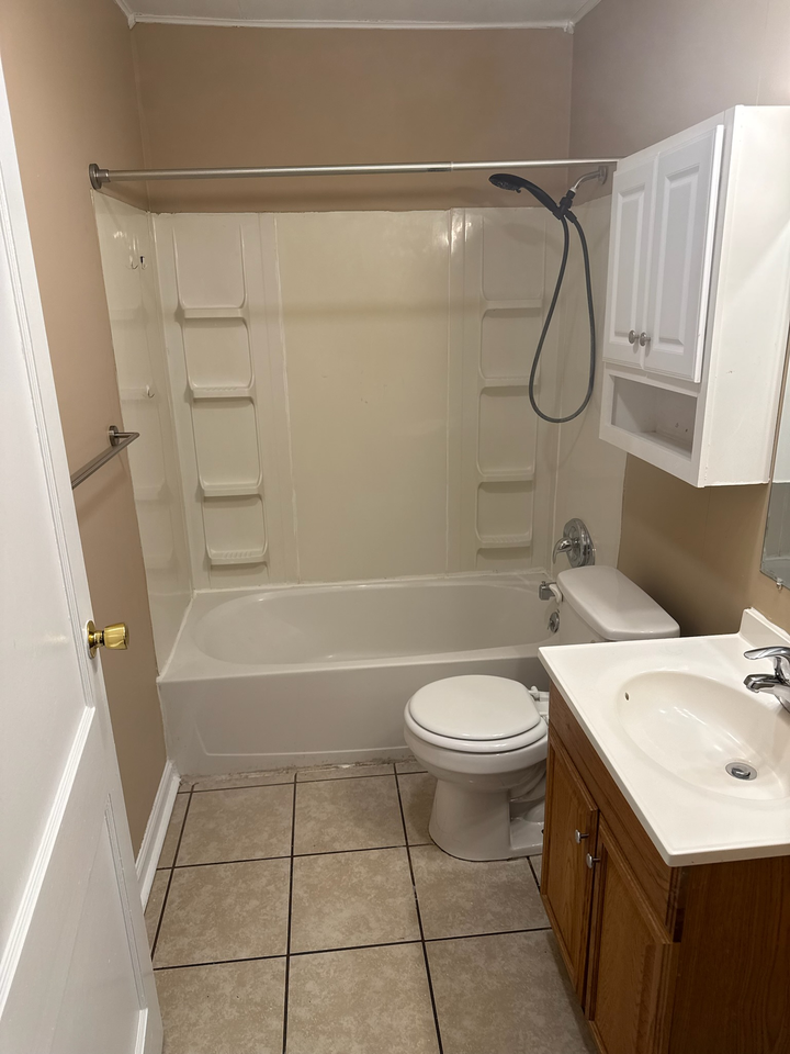 1905 Sheffield St #1 - Photo 6 of 8