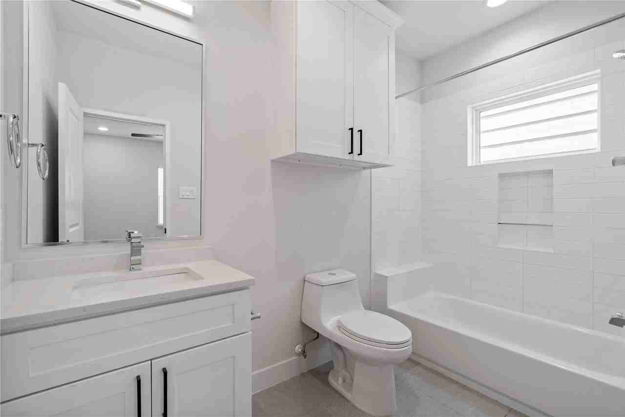 2206 Lou Ellen Ln #2206B - Photo 7 of 33