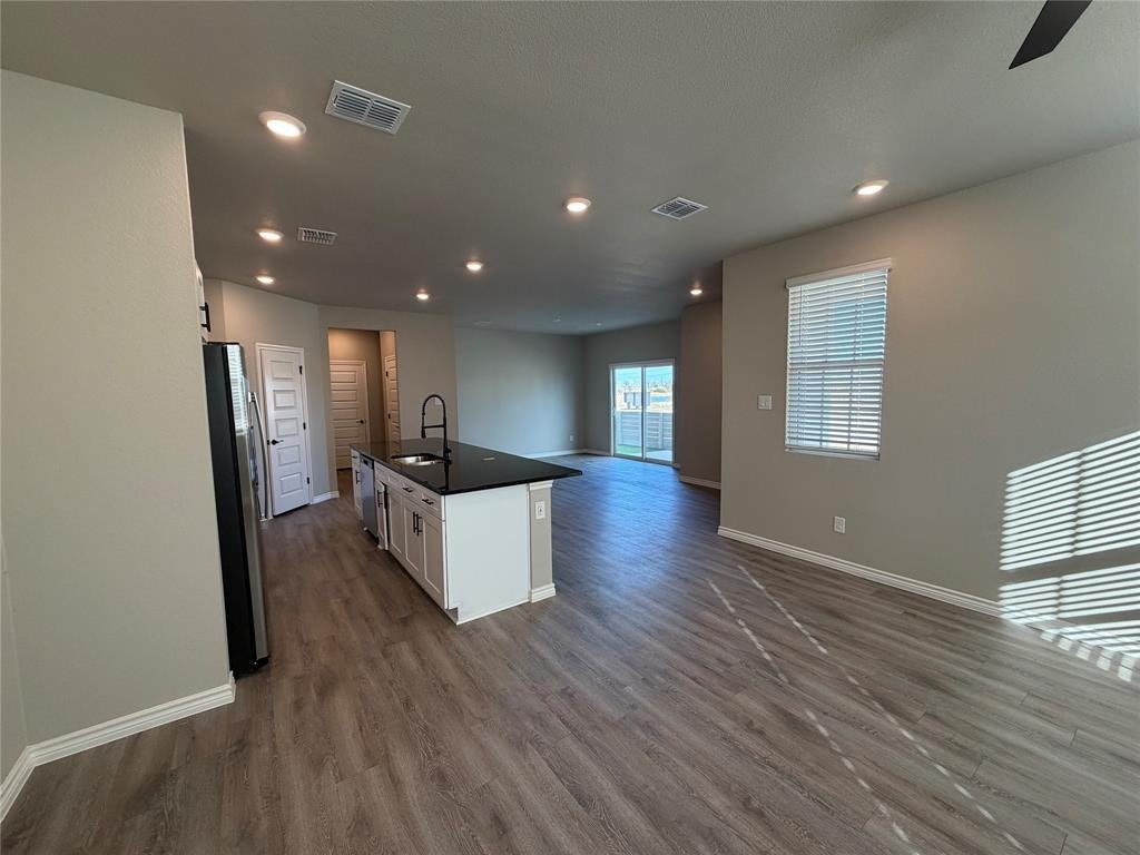 2121 Woodlawn Way #2121-79 - Photo 2 of 11