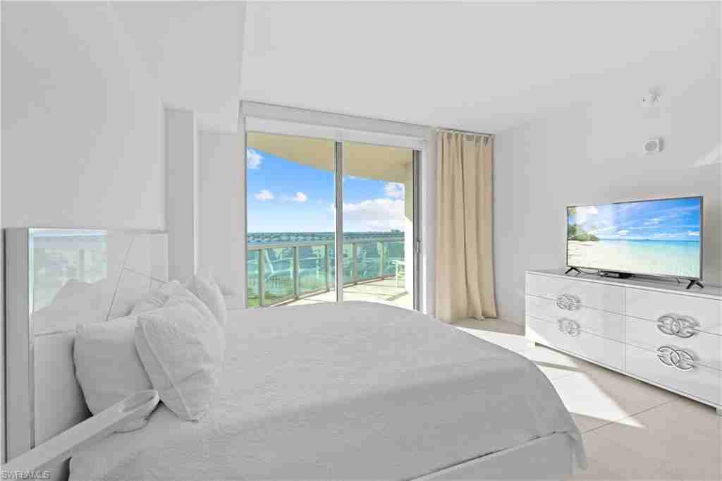 3000 Oasis Grand Blvd #3000-1101 - Photo 5 of 26