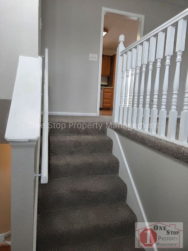 610 Se Steeple Ln - Photo 3 of 23