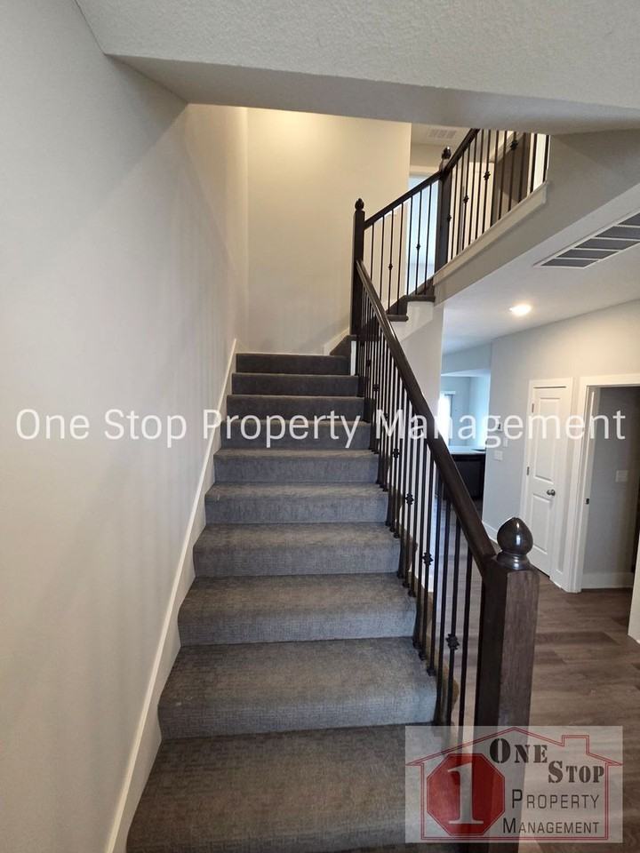 330 N 6th Ter - Photo 2 of 19