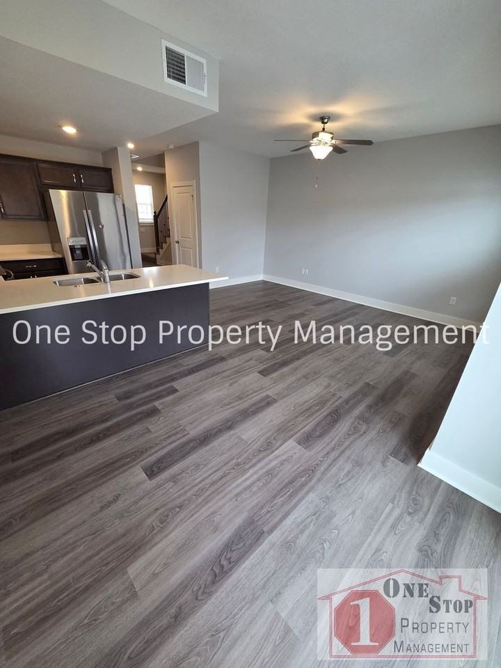 330 N 6th Ter - Photo 4 of 19