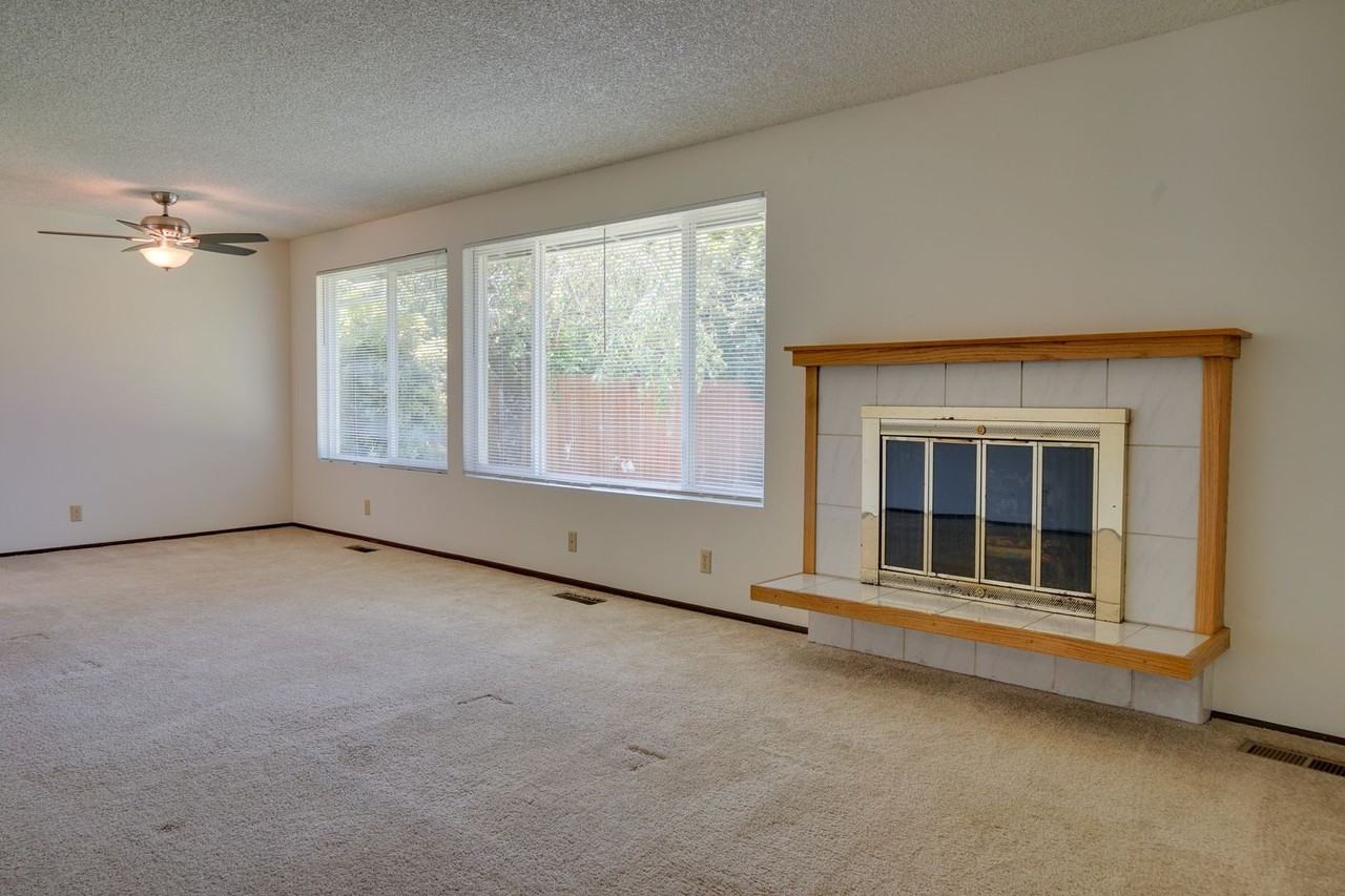 1921 Edmonds Dr Se - Photo 3 of 22