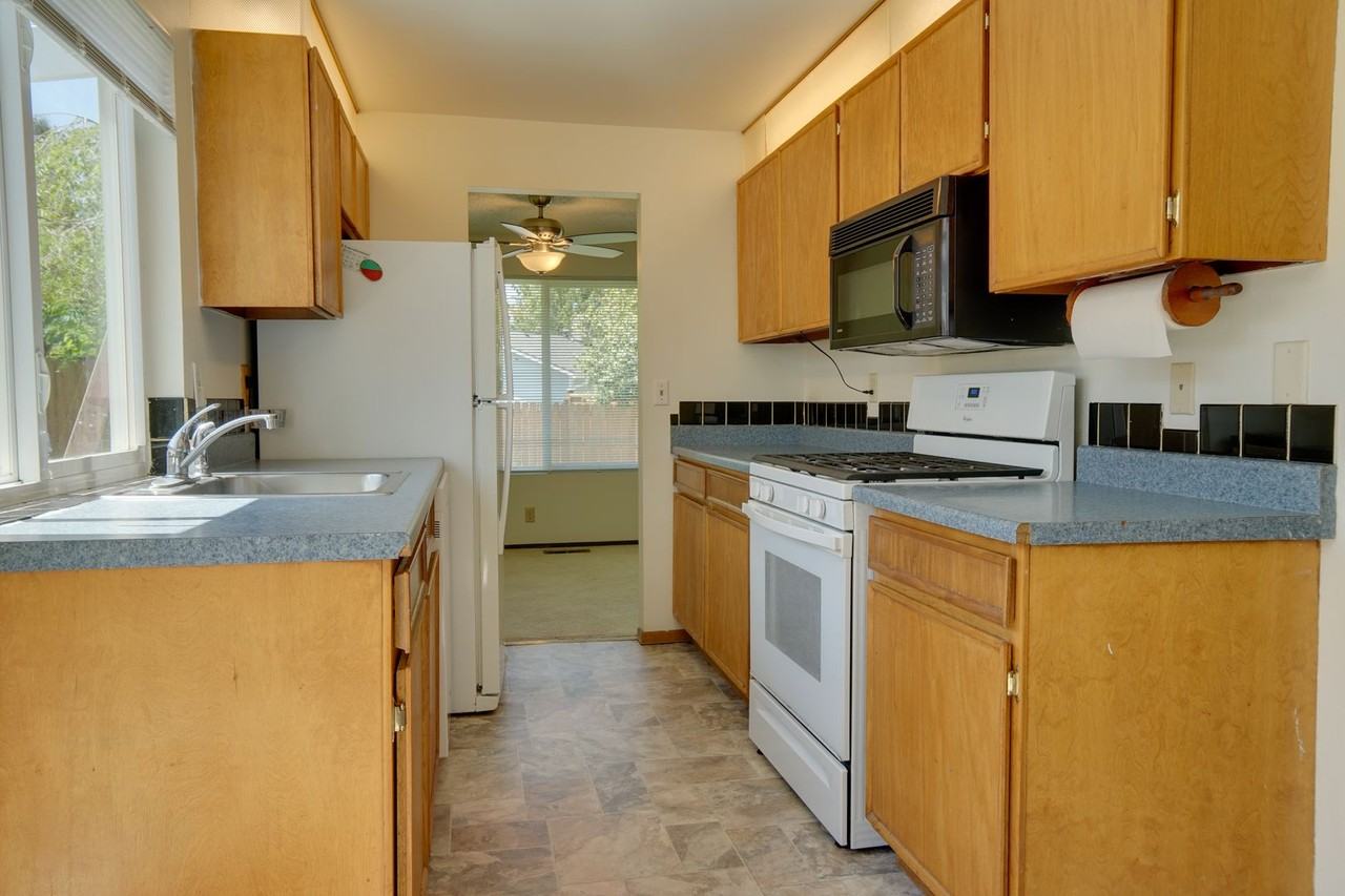 1921 Edmonds Dr Se - Photo 6 of 22