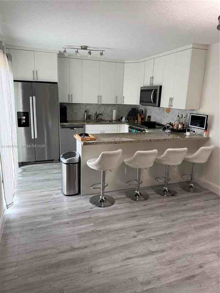 2563 Lakeview Ct #2563 - Photo 3 of 13