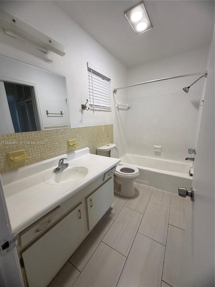 2880 Ne 203rd St #2880-26 - Photo 3 of 8