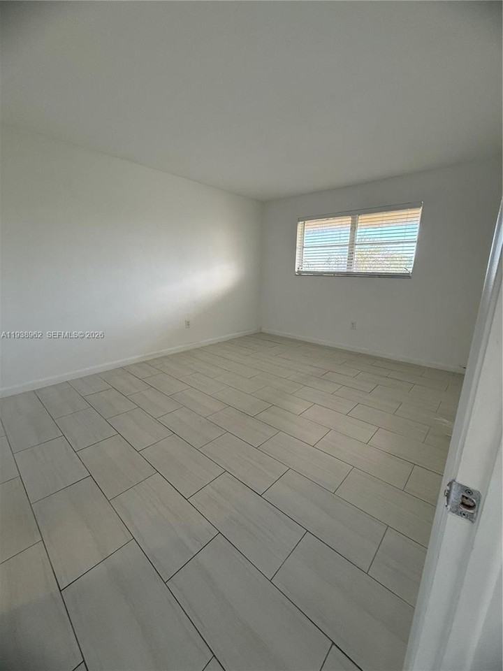 2880 Ne 203rd St #2880-26 - Photo 4 of 8