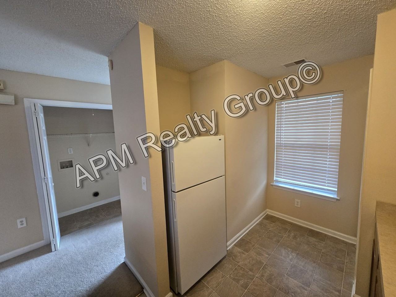 237 Windsor Village Dr - Photo 2 of 15