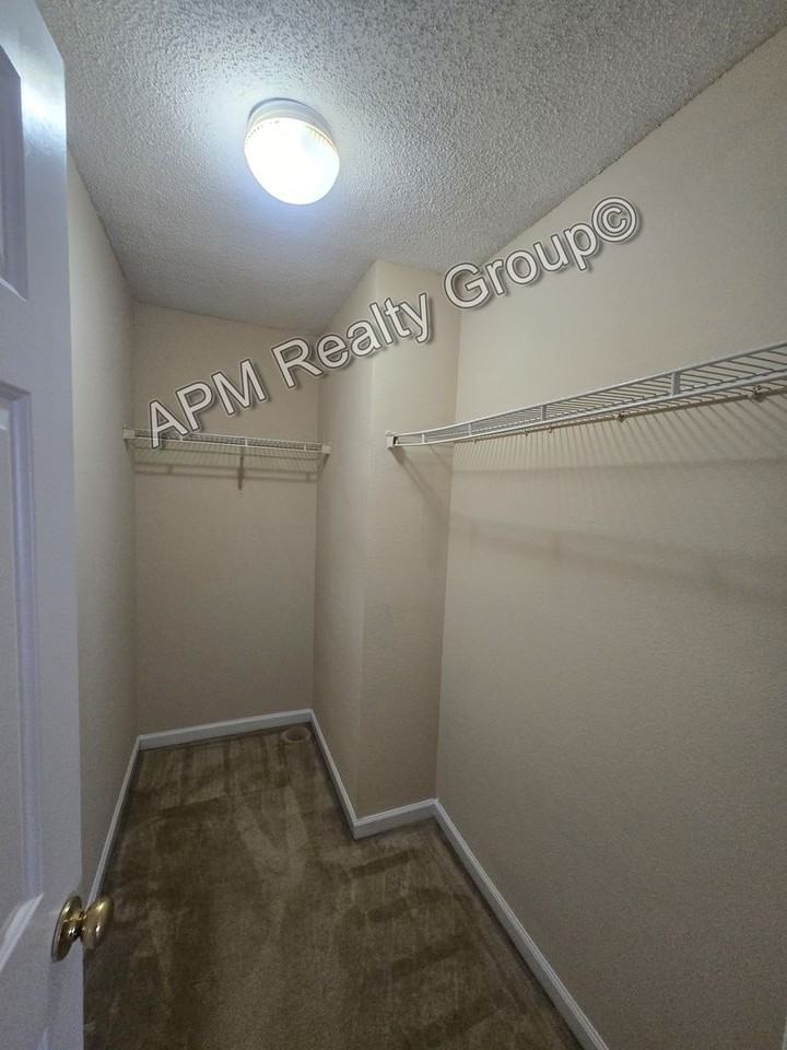 237 Windsor Village Dr - Photo 6 of 15