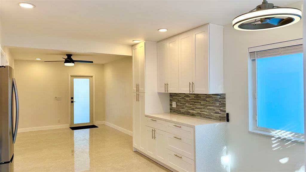 1145 Ne 17th Ter #1145-3 - Photo 4 of 32