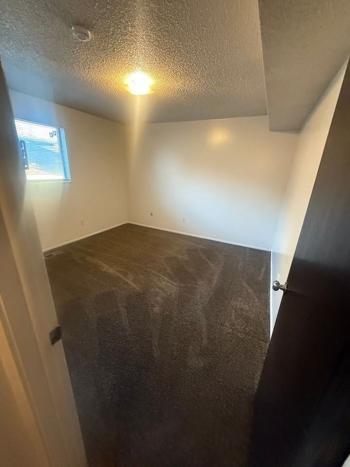 475 E 6th Ave - Photo 2 of 5