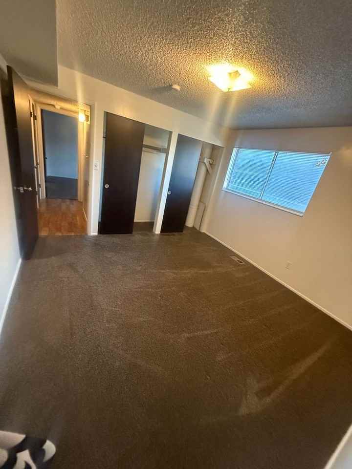 475 E 6th Ave - Photo 3 of 5