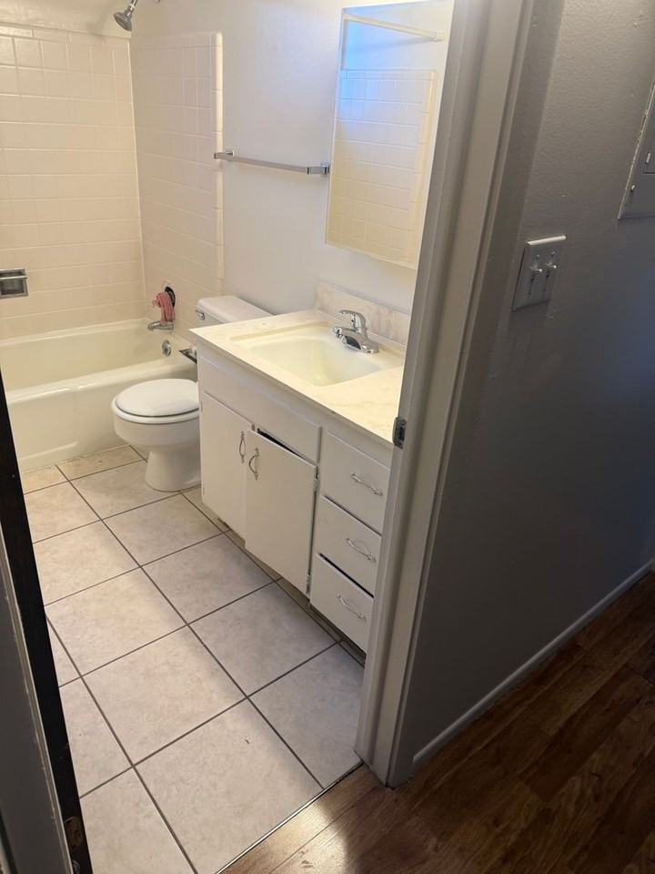 475 E 6th Ave - Photo 5 of 5