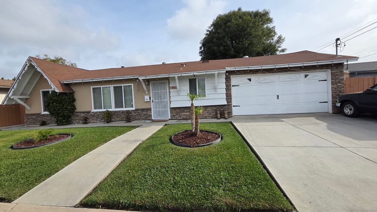 901 Elkelton Blvd - Photo 3 of 39