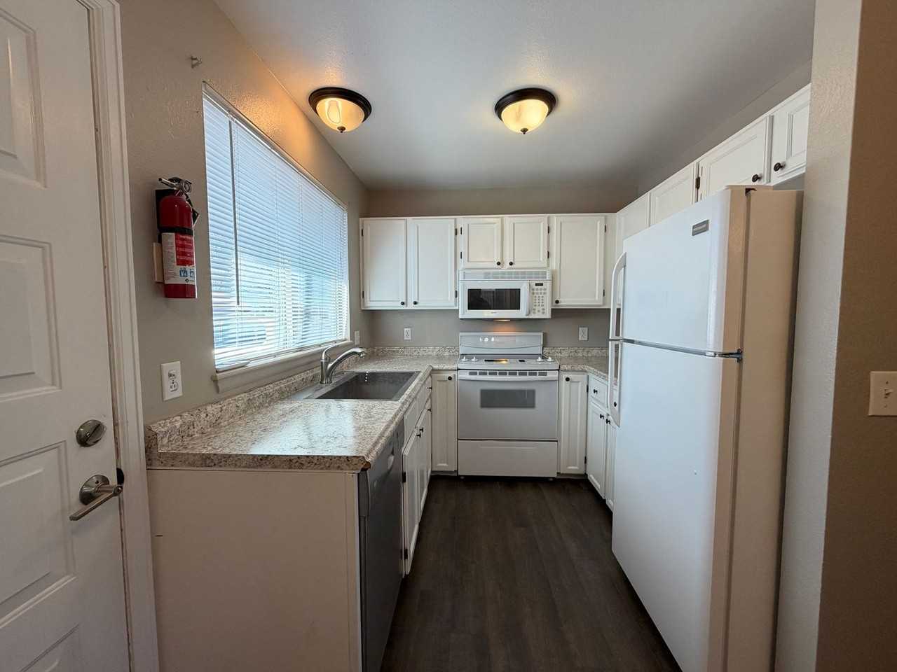 862 Summer Dr - Photo 2 of 41