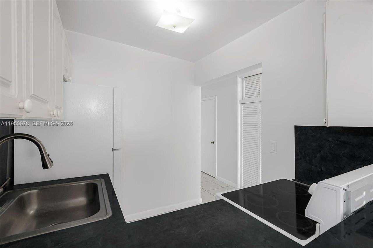 1441 Lincoln Rd #1441-411 - Photo 4 of 24